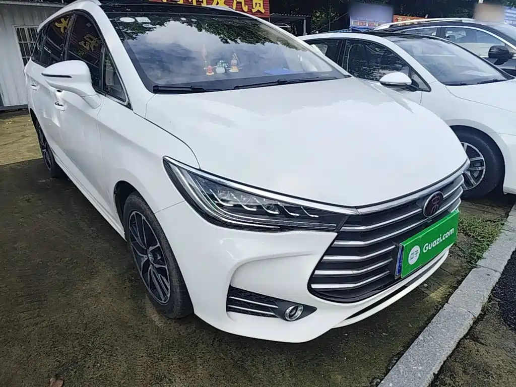 BYD MAX — миниатюра 4