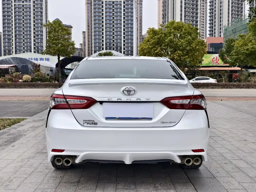 Toyota Camry — миниатюра 8