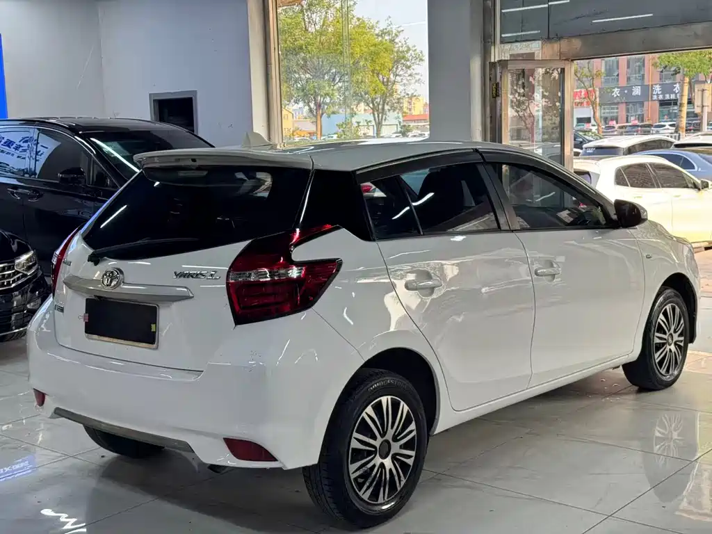 Toyota Yaris L — миниатюра 6