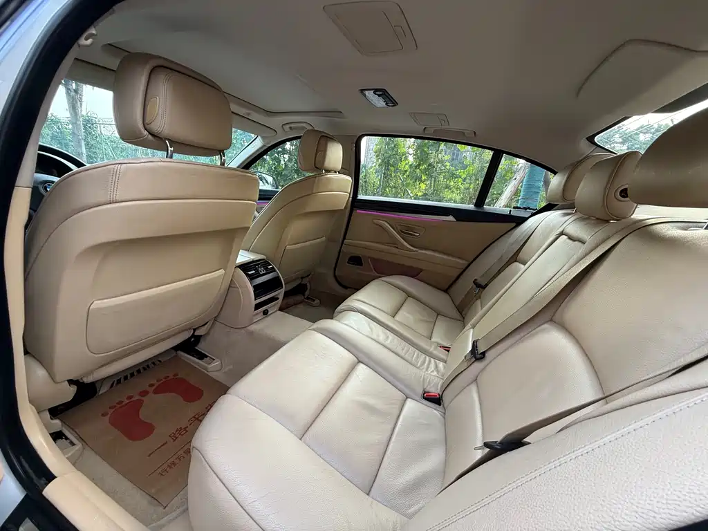 BMW 5 Series — миниатюра 10