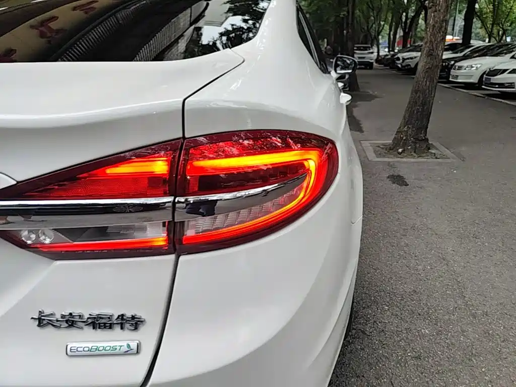 Ford Mondeo — миниатюра 8