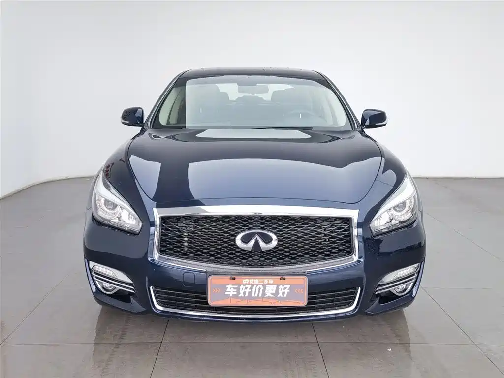 INFINITI Q70