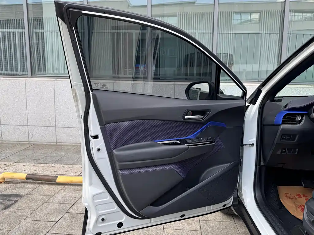 Toyota C-HR — миниатюра 7