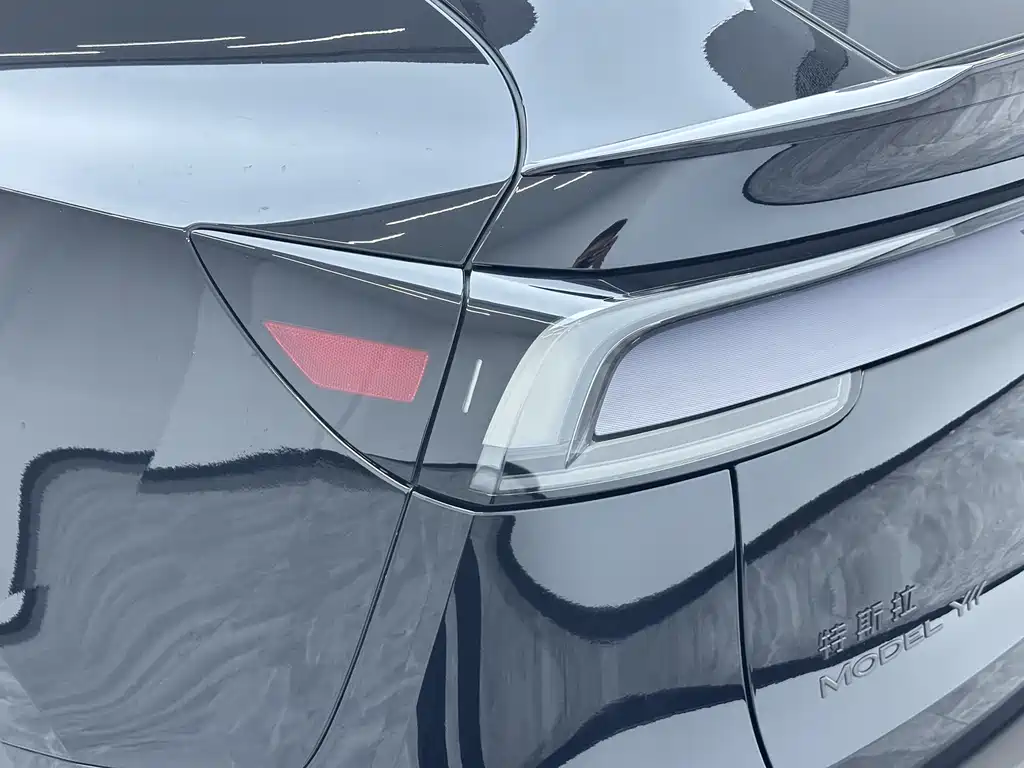 Tesla Model Y L — миниатюра 12