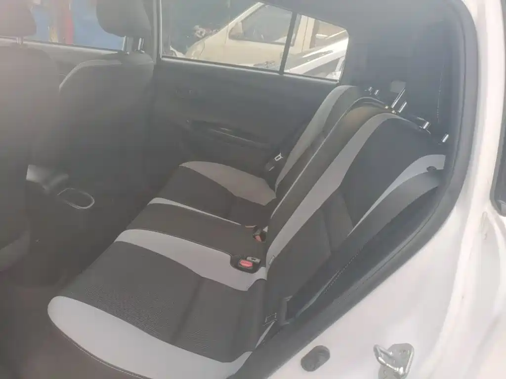 Toyota Yaris L — миниатюра 17