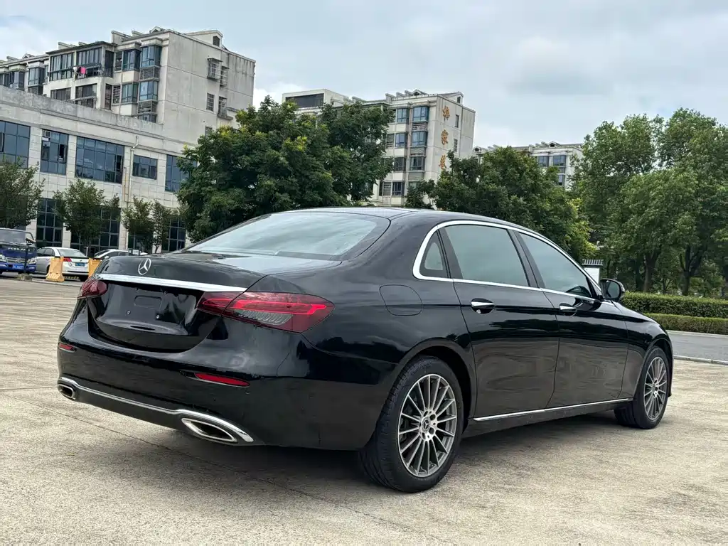 Mercedes-Benz E-Class — миниатюра 10