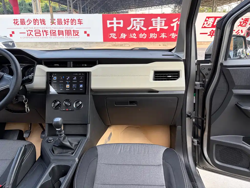 Wuling Hongguang PLUS — миниатюра 10