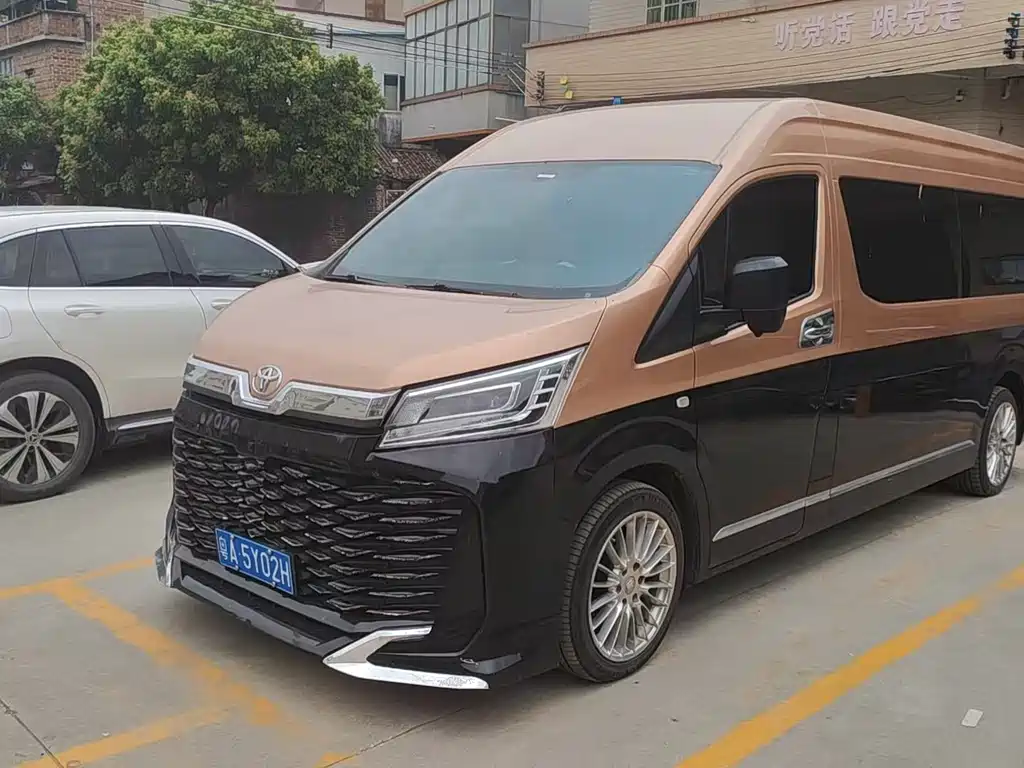 Toyota Hiace 2022