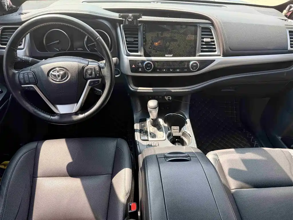 TOYOTA HIGHLANDER
