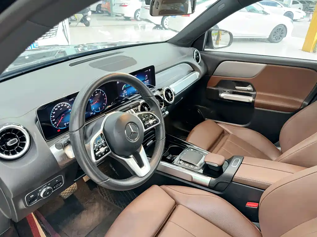 Mercedes-Benz GLB — миниатюра 10