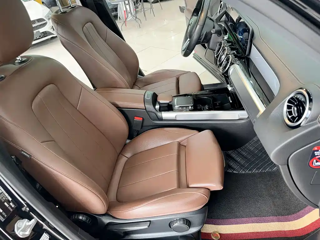 Mercedes-Benz GLB — миниатюра 17
