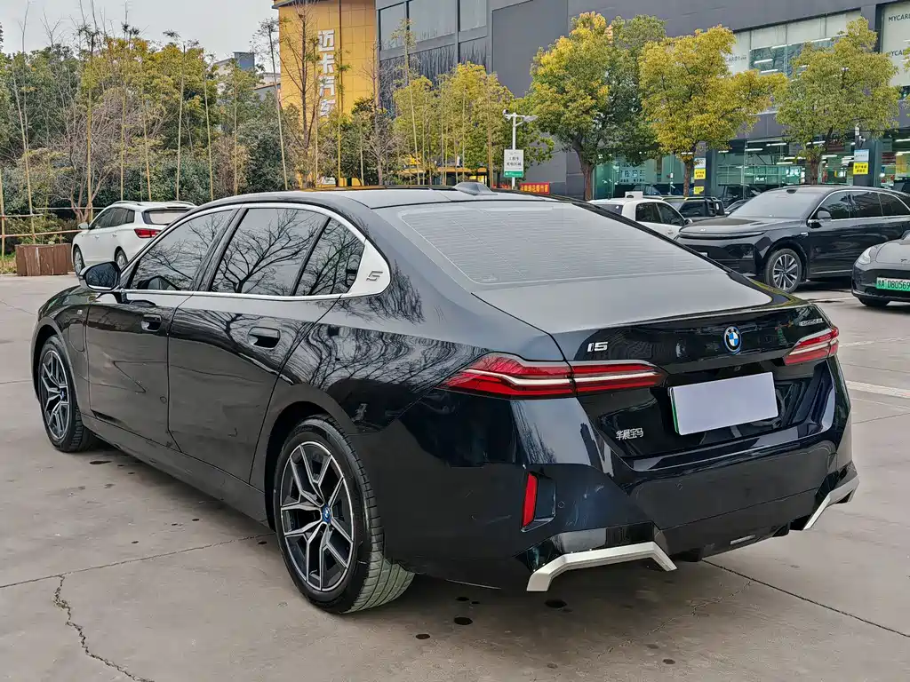 BMW I5
