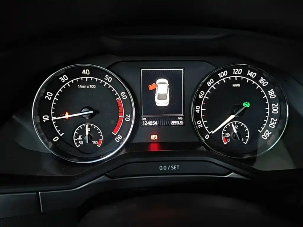 Skoda Superb — миниатюра 12