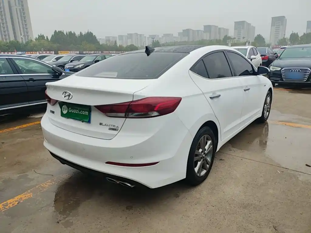 Hyundai Elantra — миниатюра 7