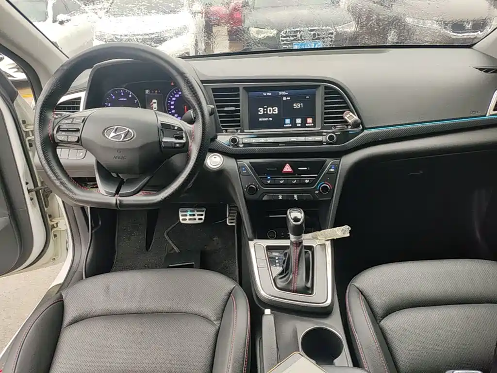 Hyundai Elantra — миниатюра 10