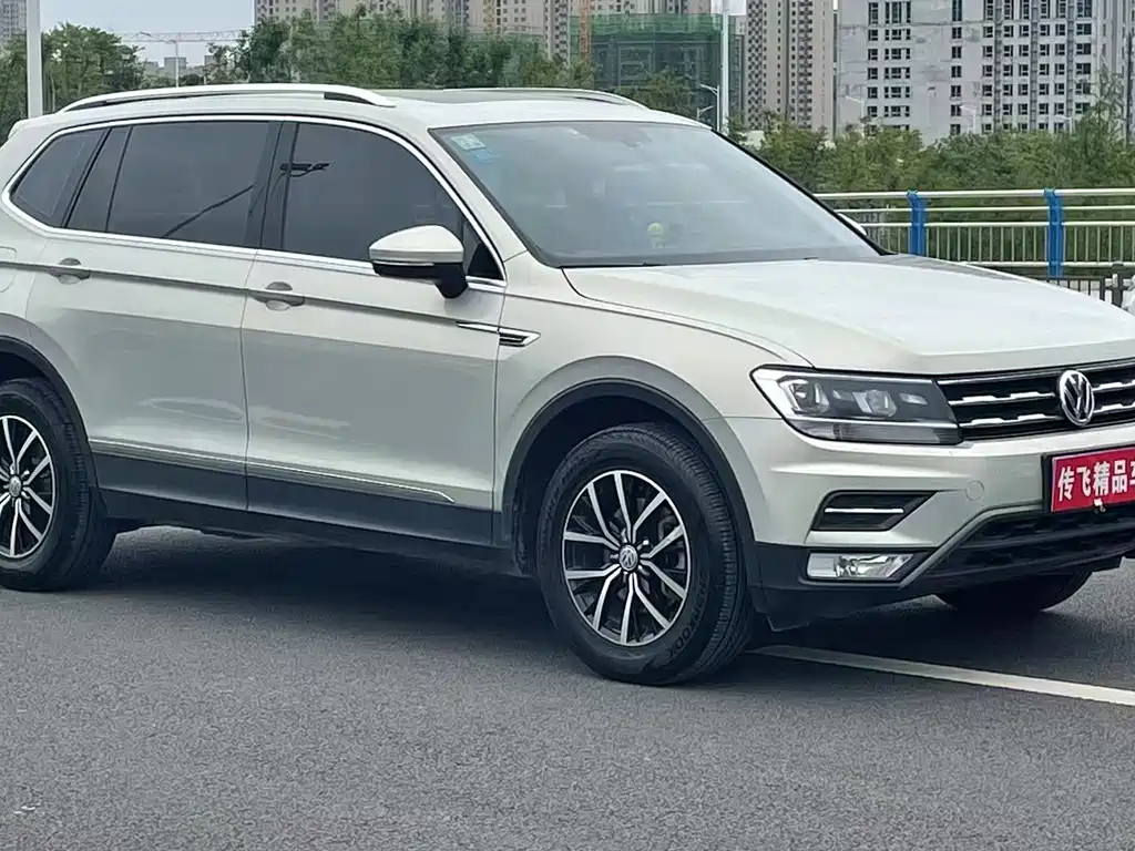 Volkswagen Tiguan L — миниатюра 2