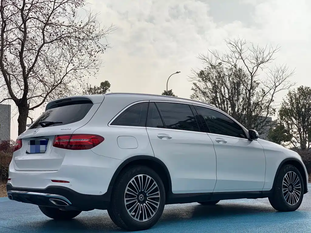 MERCEDES-BENZ GLC