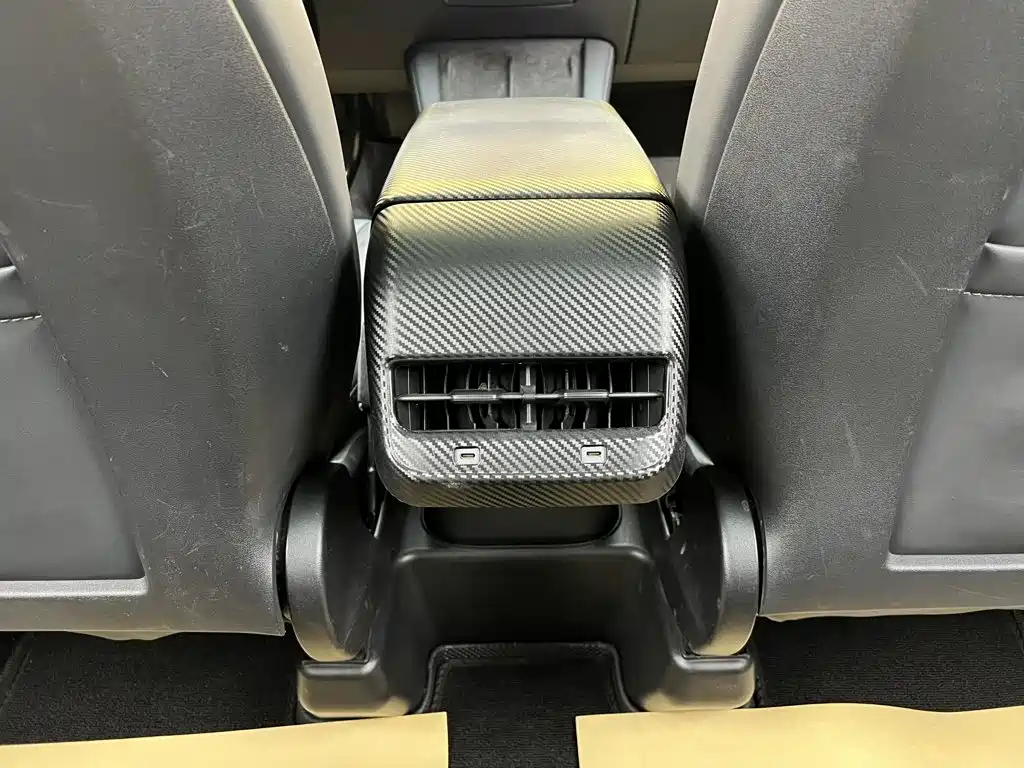 Tesla Model Y — миниатюра 18