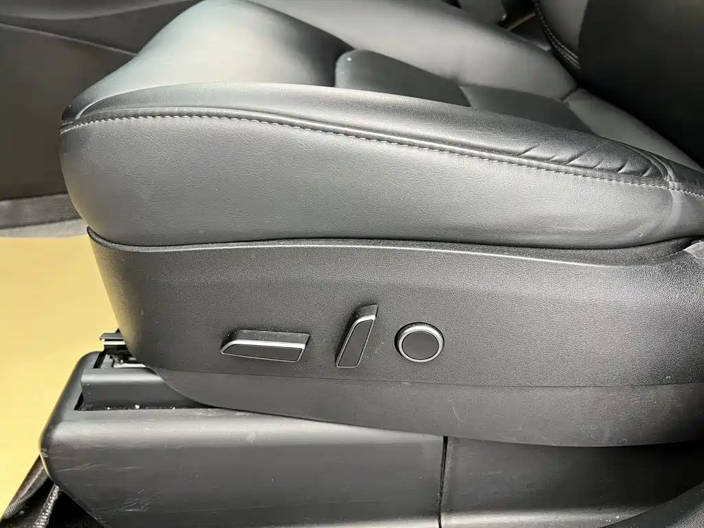 Tesla Model Y — миниатюра 31