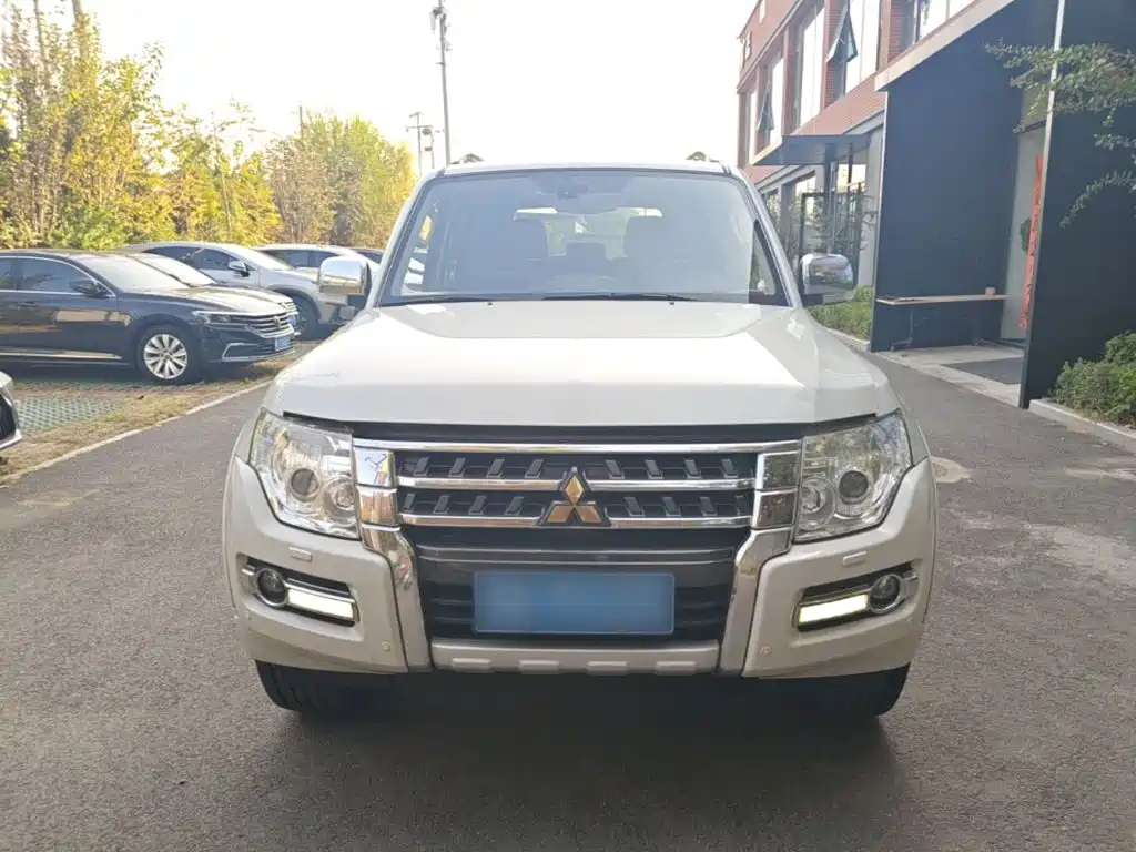 Mitsubishi Pajero (Import) — миниатюра 3