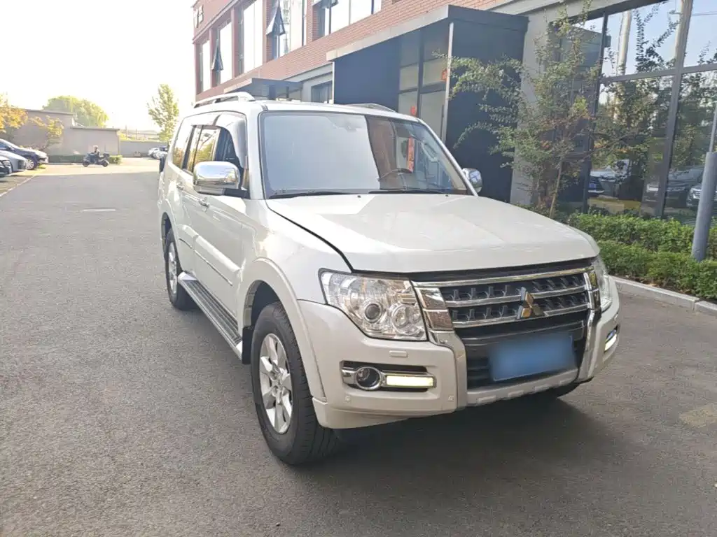 Mitsubishi Pajero (Import) — миниатюра 4