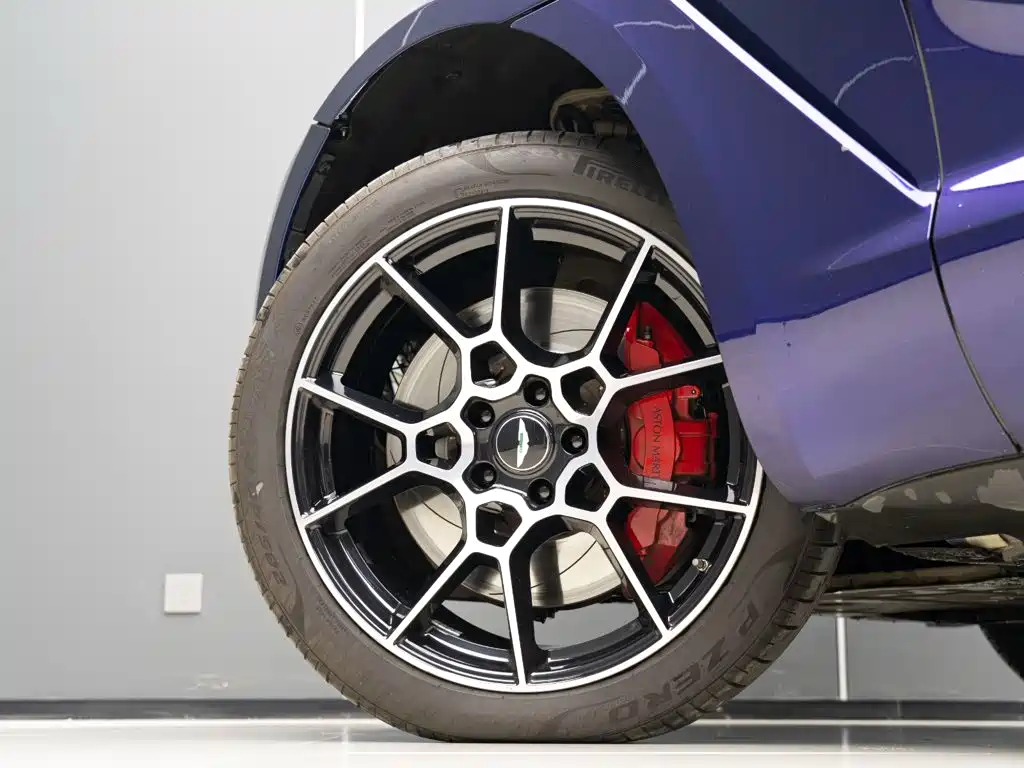 Aston Martin DBX — миниатюра 5