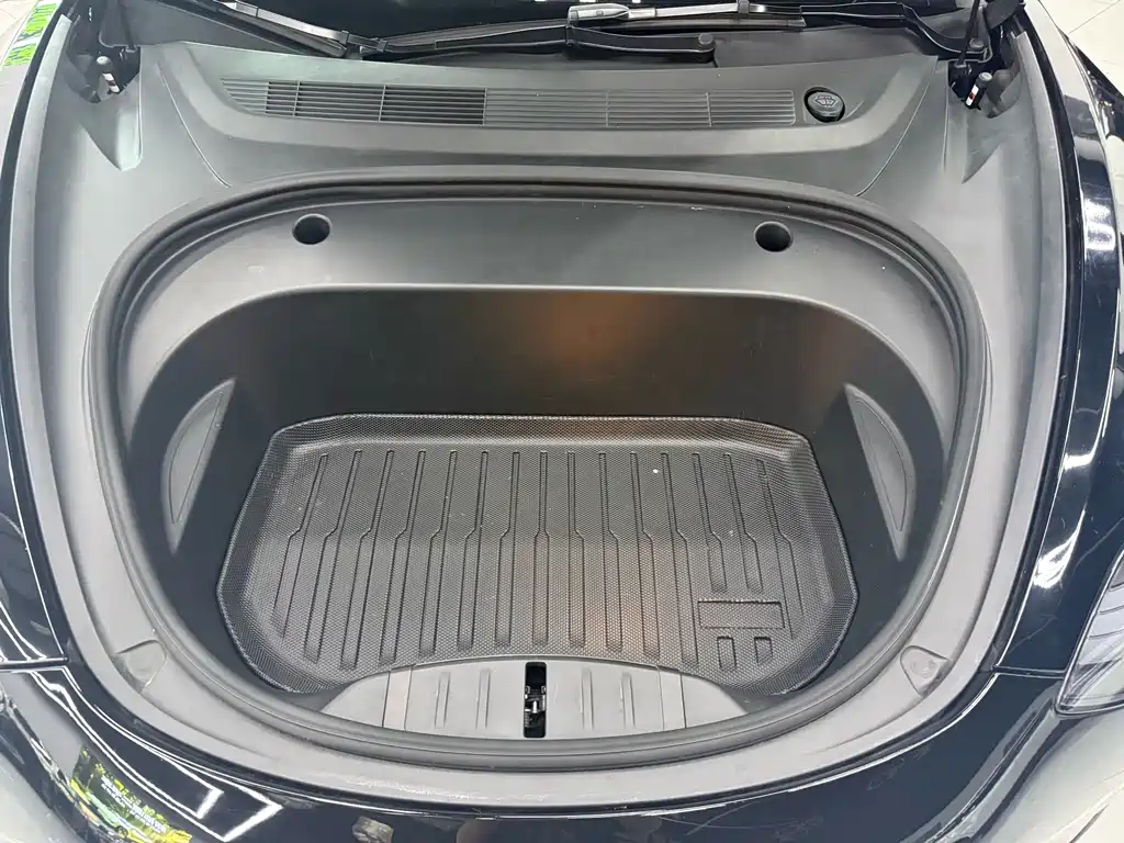 Tesla Model 3 — миниатюра 13