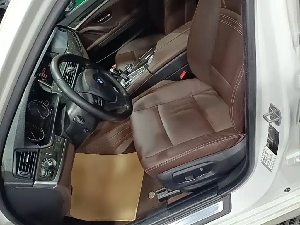 BMW 5 Series — миниатюра 15
