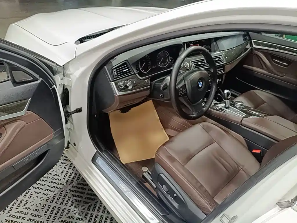BMW 5 Series — миниатюра 16