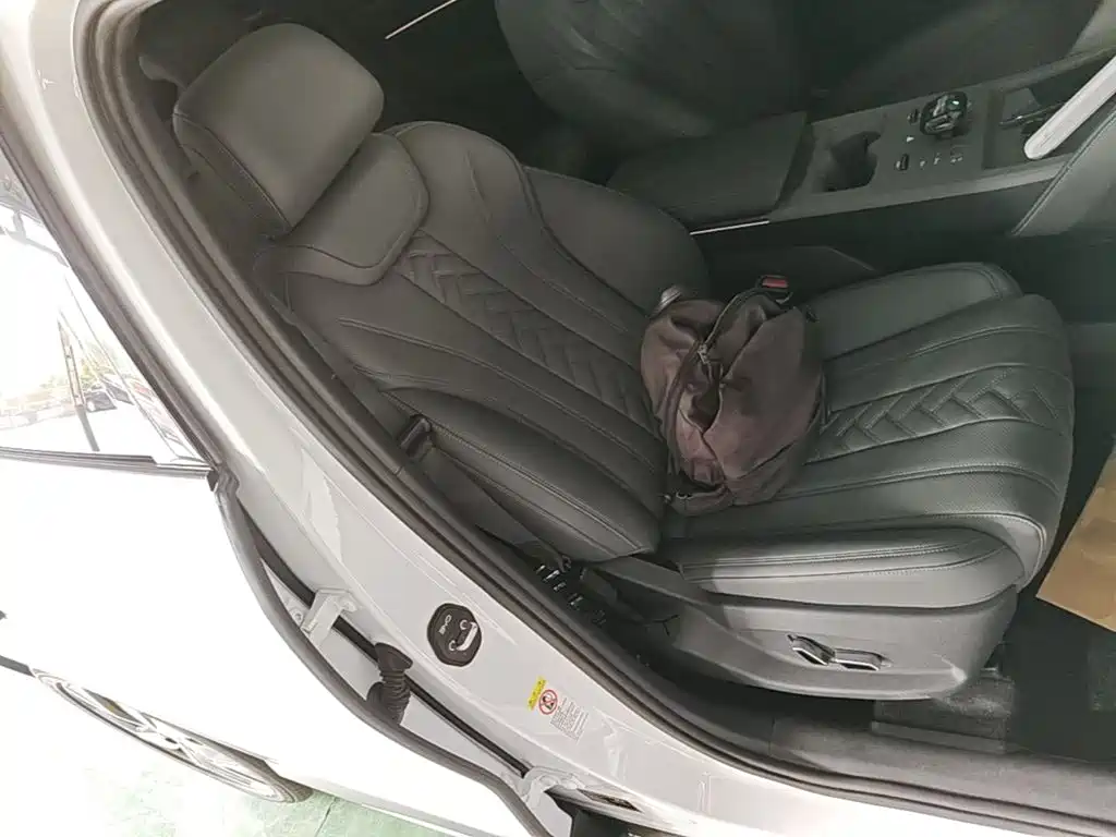 BYD L DM-i — миниатюра 25