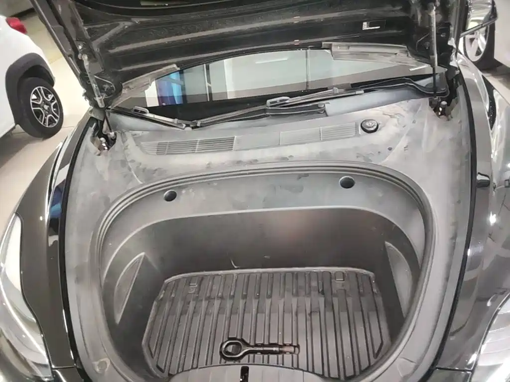 Tesla Model 3 — миниатюра 20