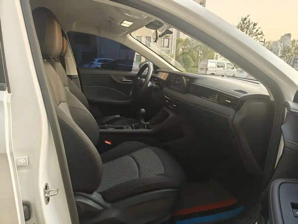 Roewe i5 — миниатюра 25
