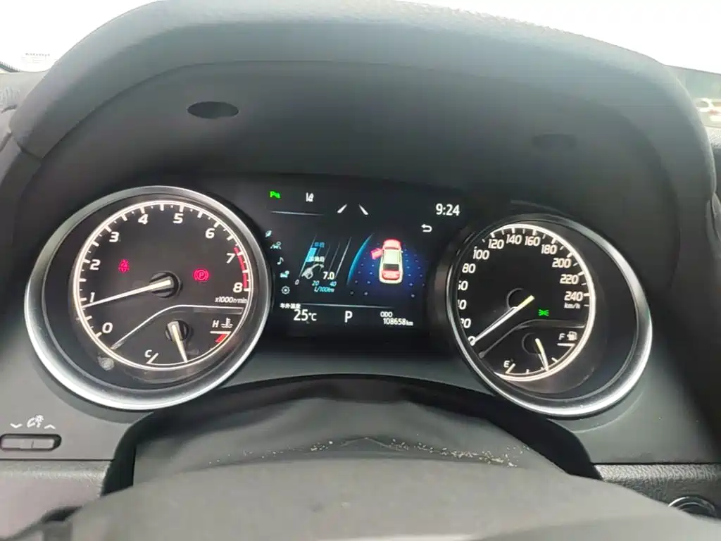 Toyota Camry — миниатюра 12