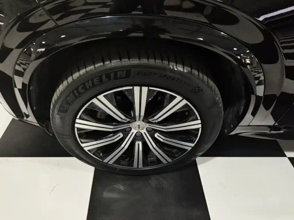 Volvo XC90 — миниатюра 23