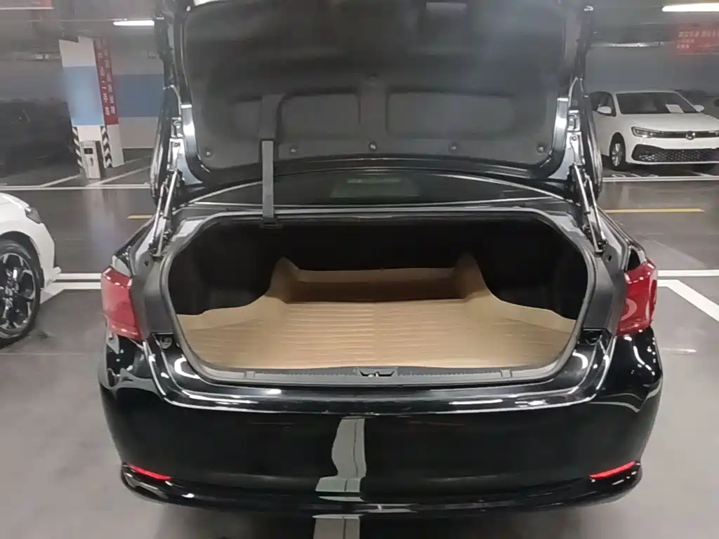 Toyota Crown — миниатюра 19