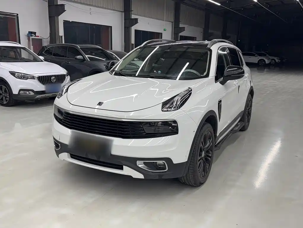 Lynk & Co 01