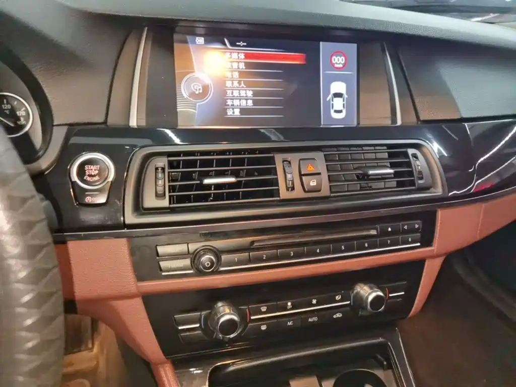 BMW 5 Series — миниатюра 13