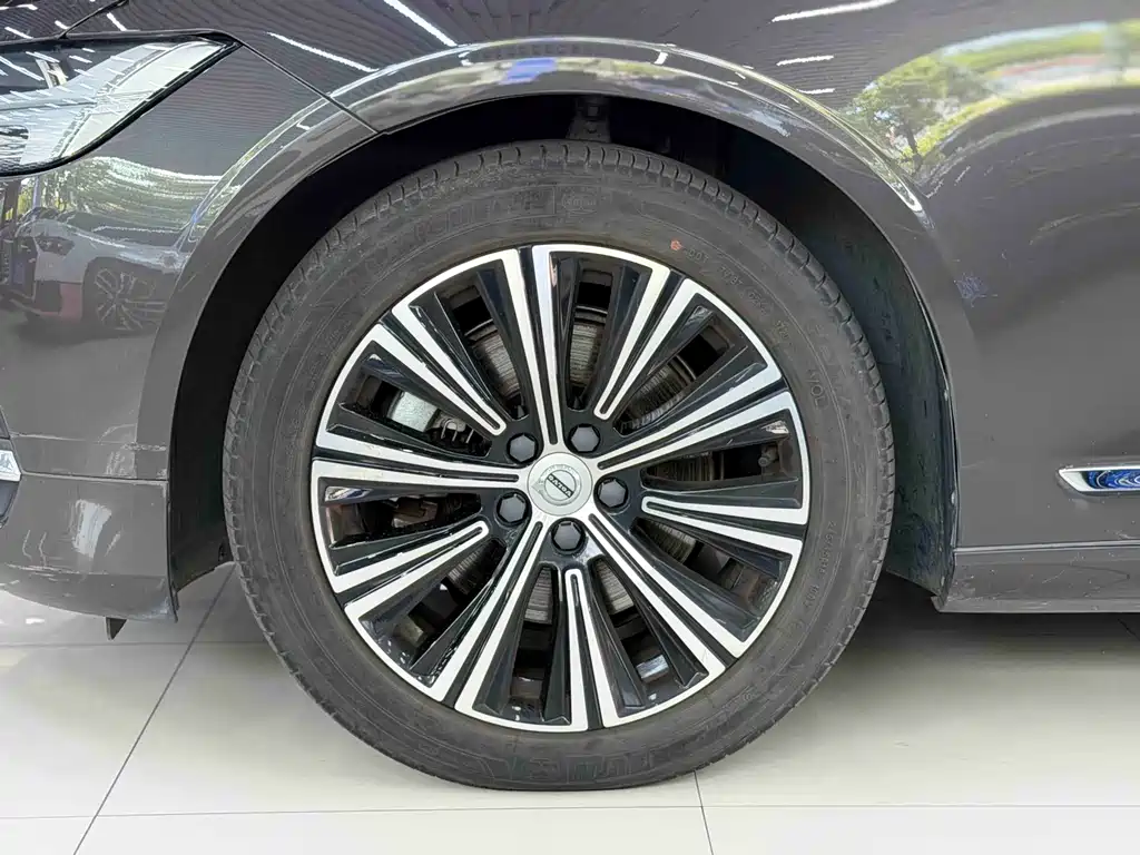 Volvo S90 — миниатюра 9