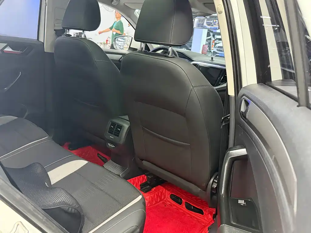 Volkswagen T-Roc — миниатюра 14