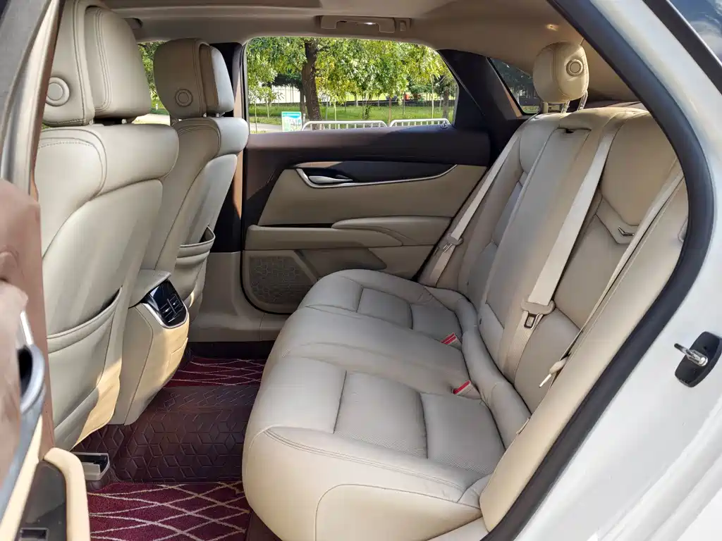 Cadillac XTS — миниатюра 6