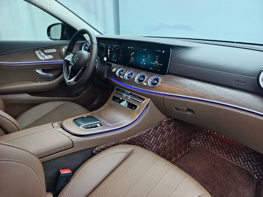 Mercedes-Benz E-Class — миниатюра 13