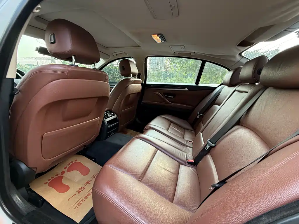 BMW 5 Series — миниатюра 13