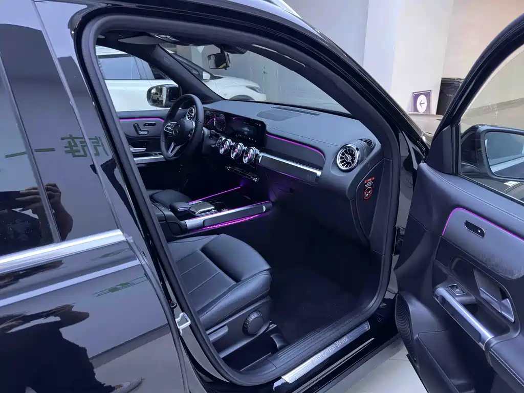 Mercedes-Benz GLB — миниатюра 11