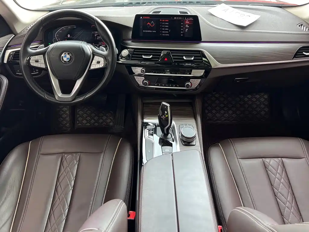 BMW 5 Series — миниатюра 7