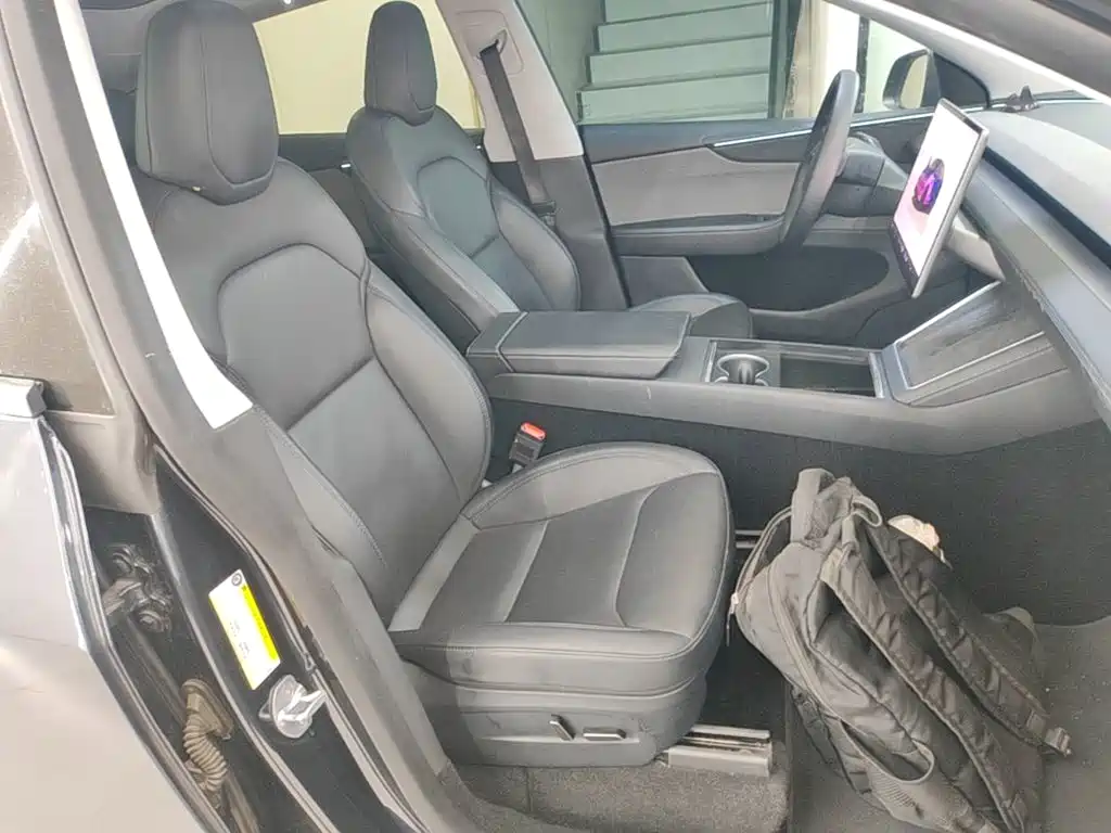 Tesla Model Y — миниатюра 25