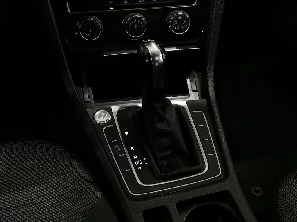 Volkswagen Golf — миниатюра 13