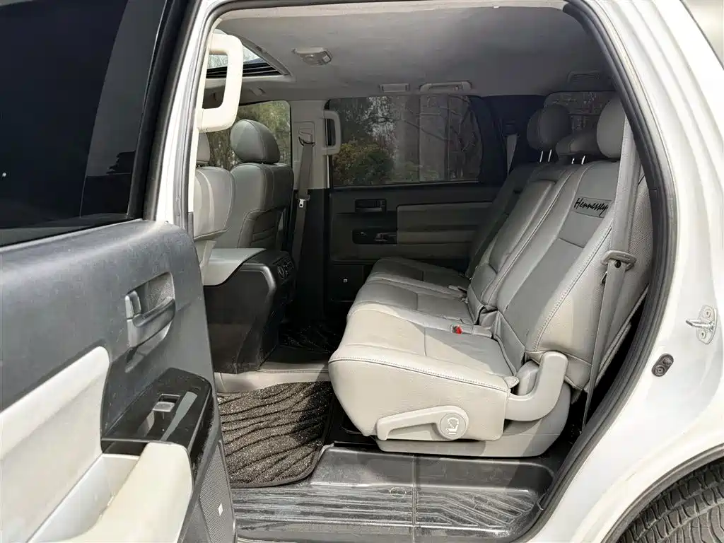 Toyota Sequoia 2015 5.7L AT