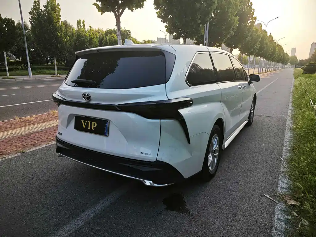 Toyota Granvia — миниатюра 10