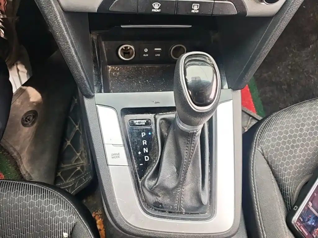 Hyundai Elantra — миниатюра 14