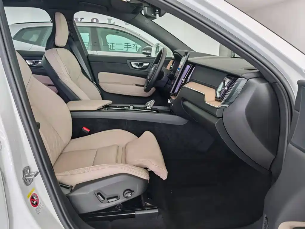 Volvo XC60 PHEV — миниатюра 24